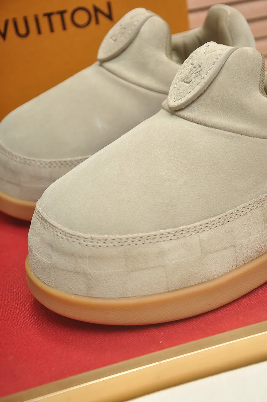 Men's men's shoes💰700💶 🔥New style🔥 LV co-branded nigo, ugly and cute😍Many Internet celebrities have put on their shoes, classic and versatile items.  ❄️Fabric: Imported high mercerized cow suede. ❄️Inner lining: high-grade elastic mesh, ❄️Outsole: original molded outsole, palm print rubber outsole with hidden L letter and Monongram flower ❄️Size: Female 35-41 (Female 41 customized), Male 39-46 (45-46 customized)